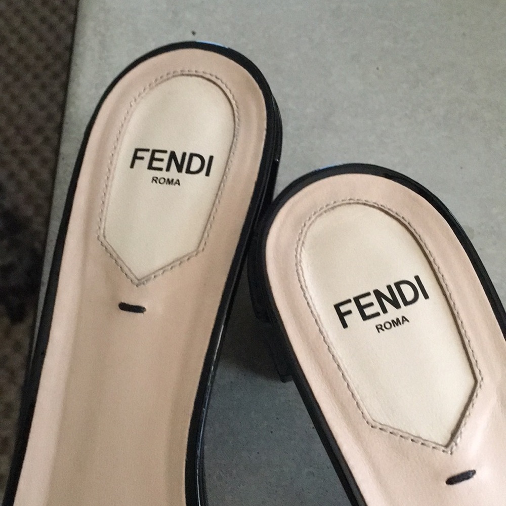 FENDI - Picture 6 of 8